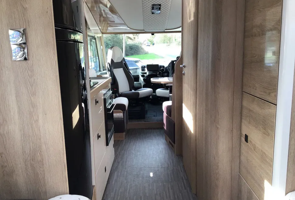 MOBILVETTA  K-YACHT T-LINE 95 2025-11-01