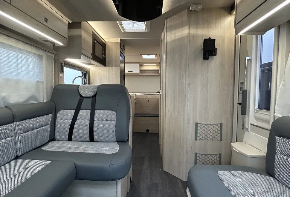 AUTOTRAIL  F-LINE F70 2025-09-01