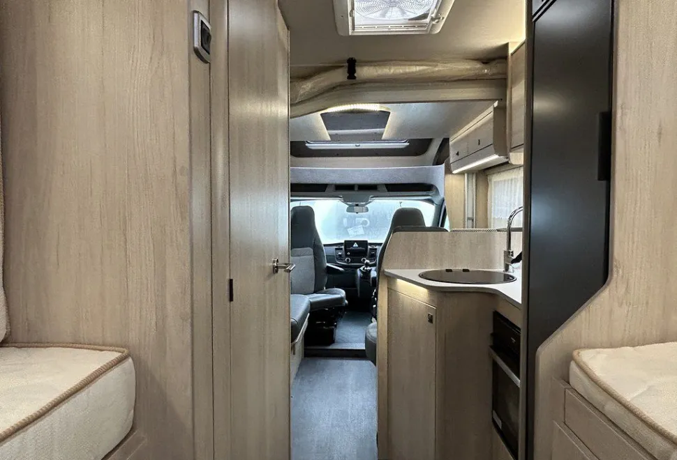 AUTOTRAIL  F-LINE F70 2025-09-01