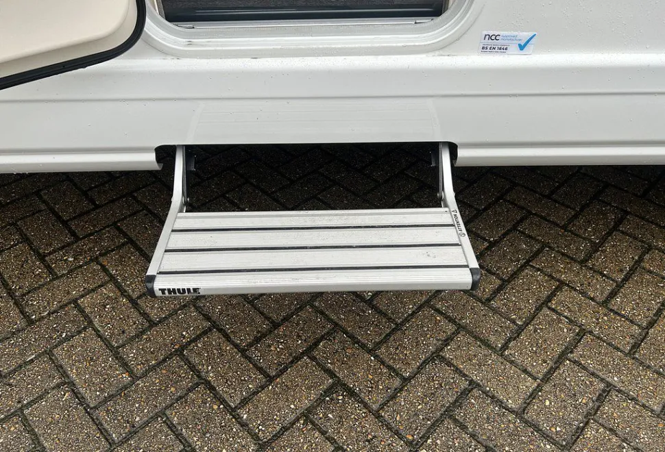 AUTOTRAIL  F-LINE F72 2025-06-01