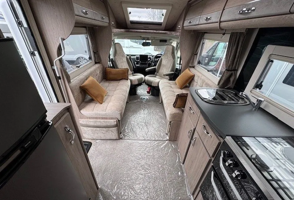 AUTO SLEEPERS  BROADWAY FB 2025-07-19
