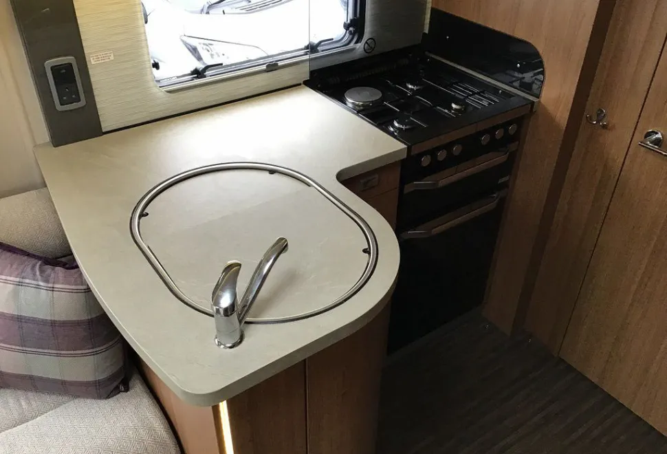 AUTOTRAIL  TRACKER RS LO-LINE 2018-09-26
