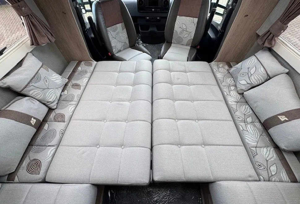 AUTO SLEEPERS  WINCHCOMBE 2020-01-29