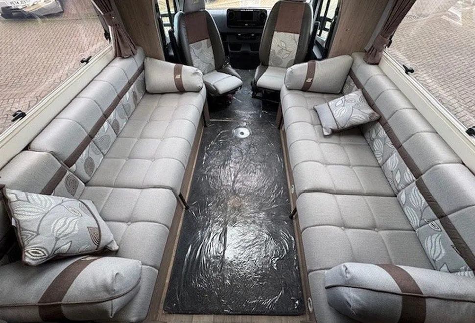 AUTO SLEEPERS  WINCHCOMBE 2020-01-29
