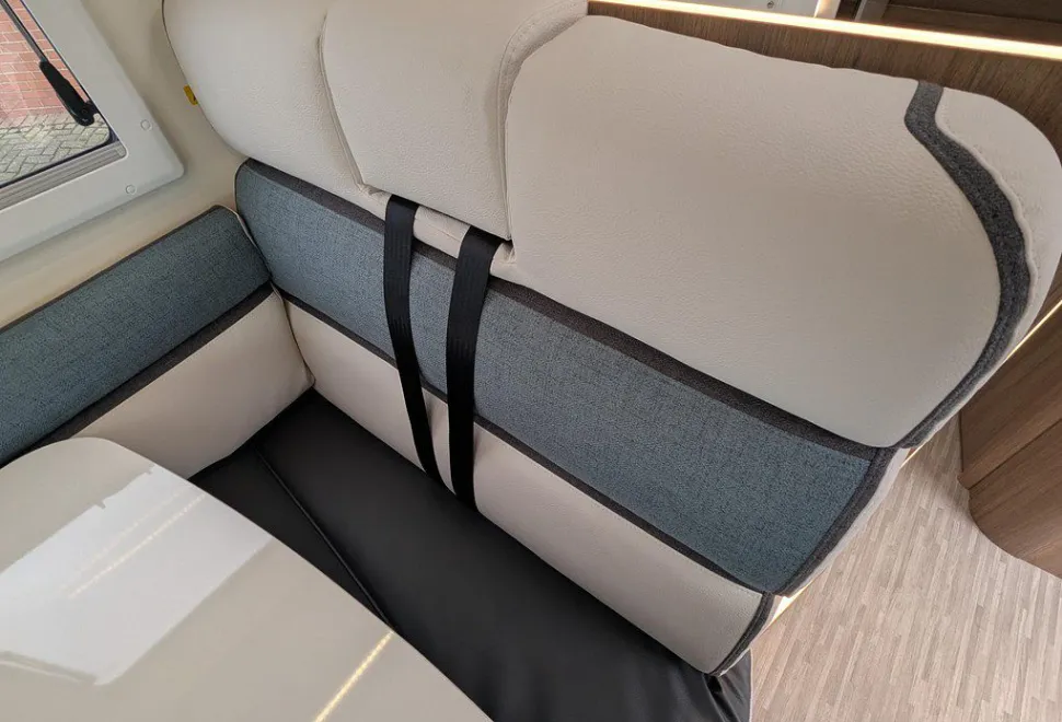 ELNAGH  BARON 560 