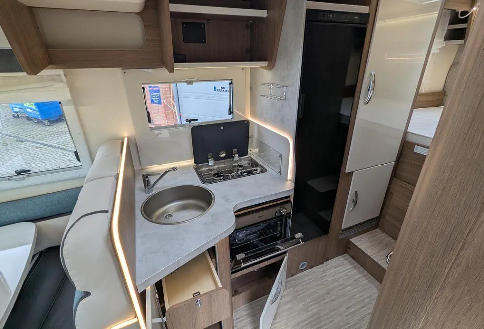 ELNAGH  BARON 560 