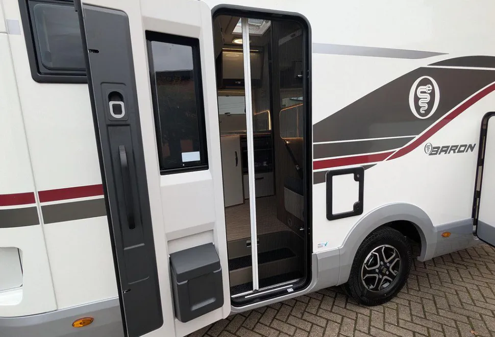 ELNAGH  BARON 560 
