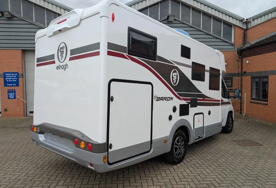 ELNAGH  BARON 560 