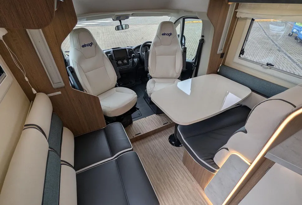 ELNAGH  BARON 560 
