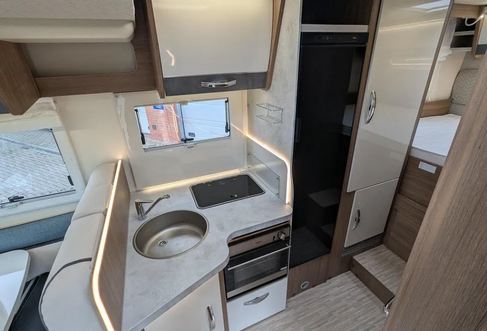ELNAGH  BARON 560 