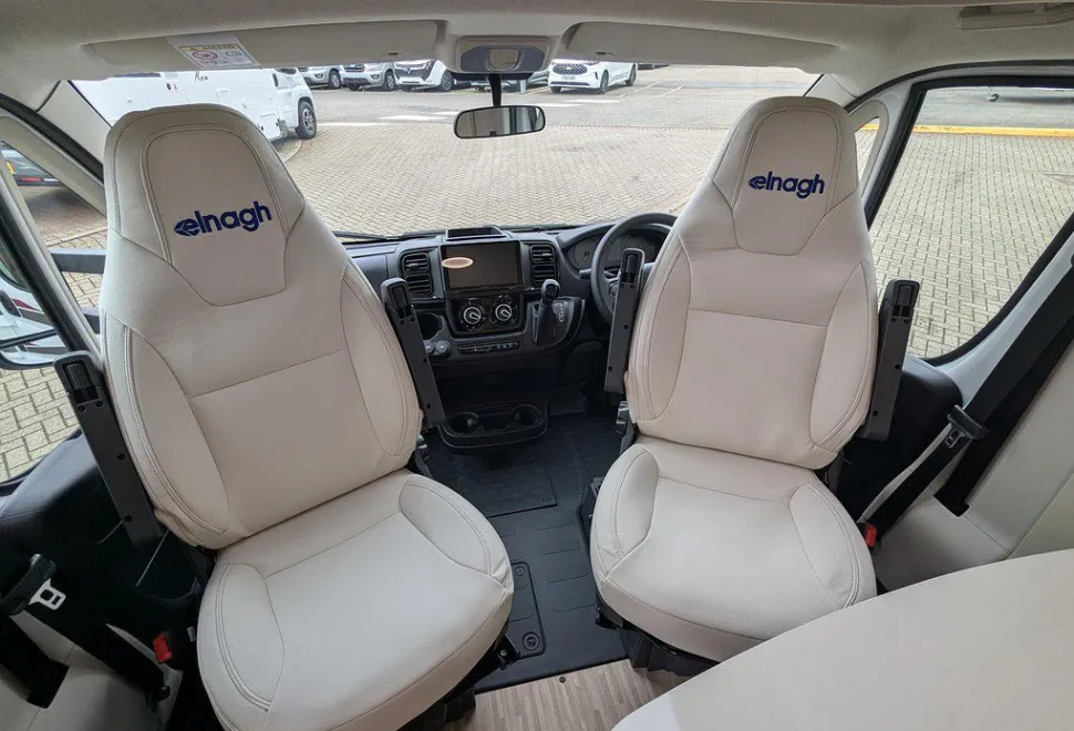 ELNAGH  BARON 560 