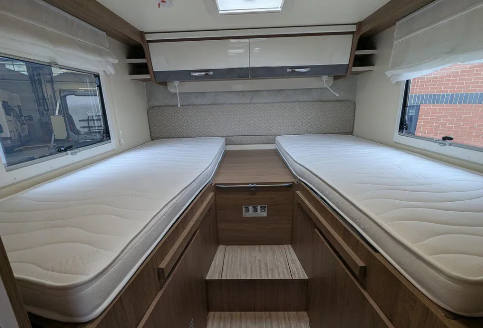 ELNAGH  BARON 573 