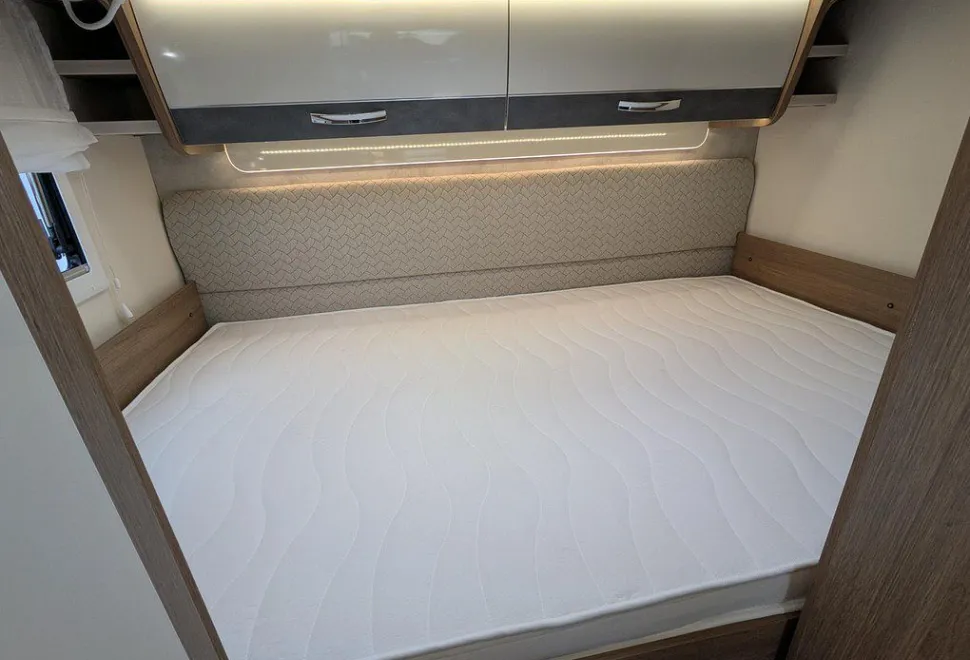 ELNAGH  BARON 560 