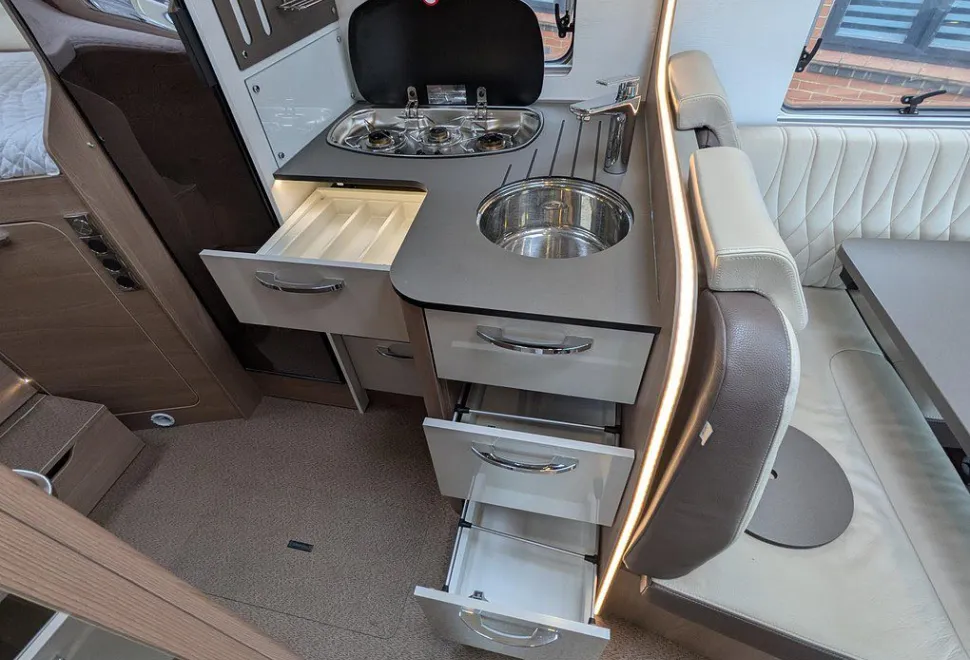 BURSTNER  IXEO 690G 2019-06-03