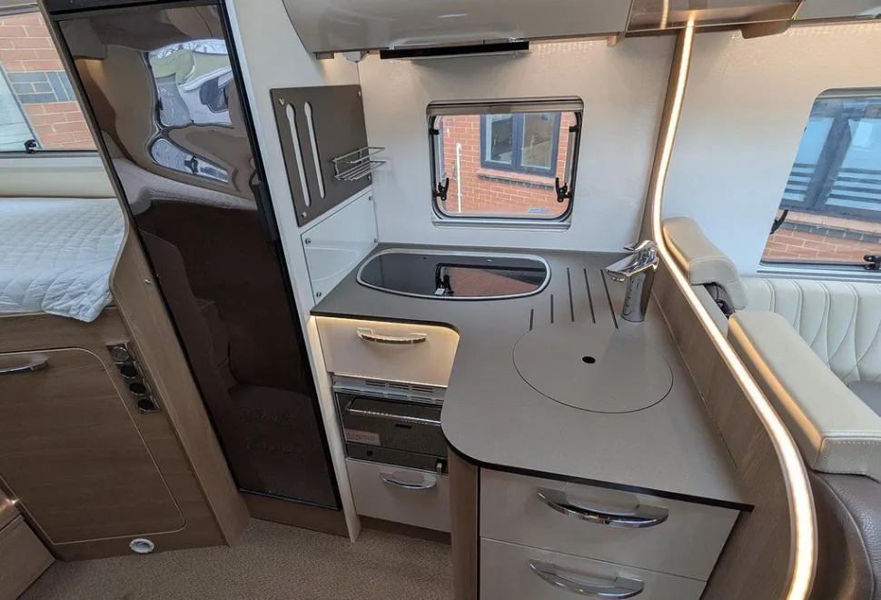BURSTNER  IXEO 690G 2019-06-03