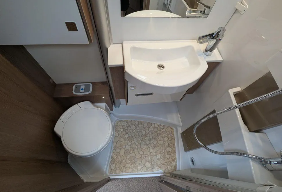 BURSTNER  IXEO 690G 2019-06-03