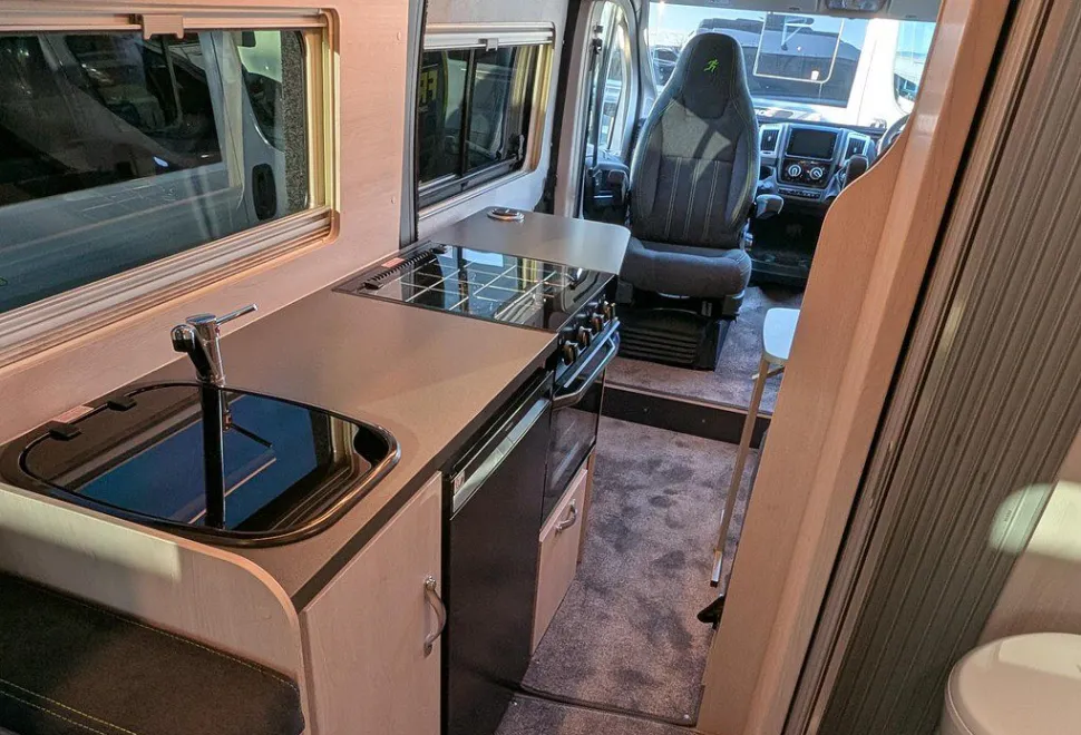 AUTO SLEEPERS  ACTIVE FL635 