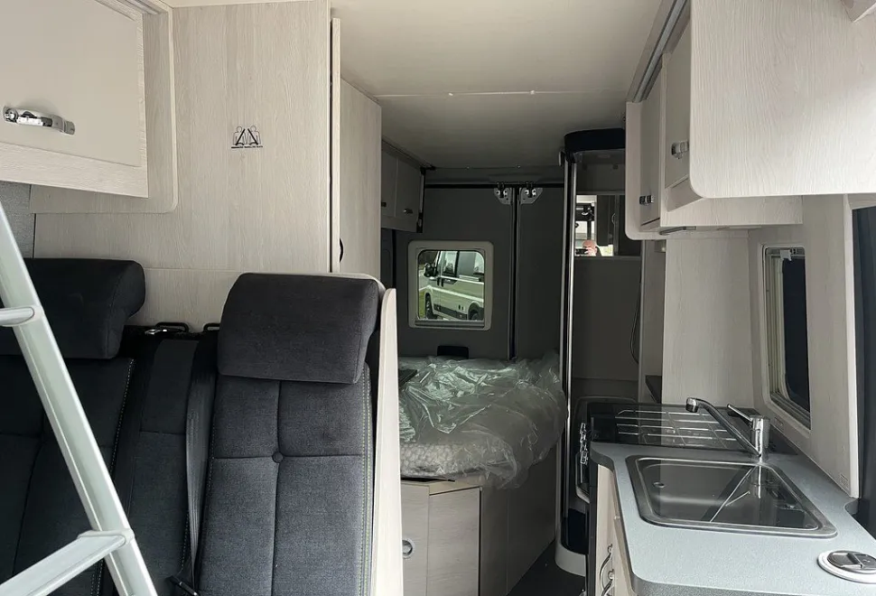 AUTO SLEEPERS  ACTIVE KB635 