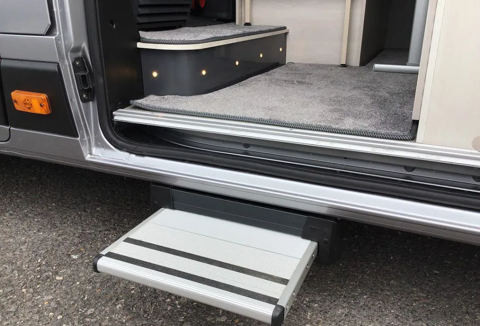 AUTO SLEEPERS  ACTIVE FL635 
