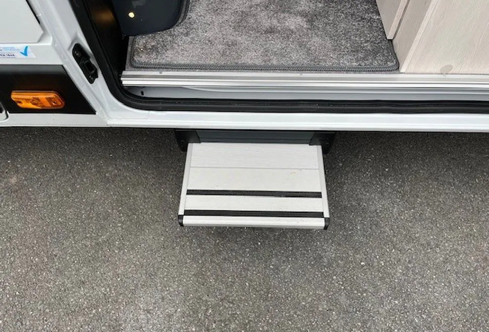 AUTO SLEEPERS  ACTIVE FL635 