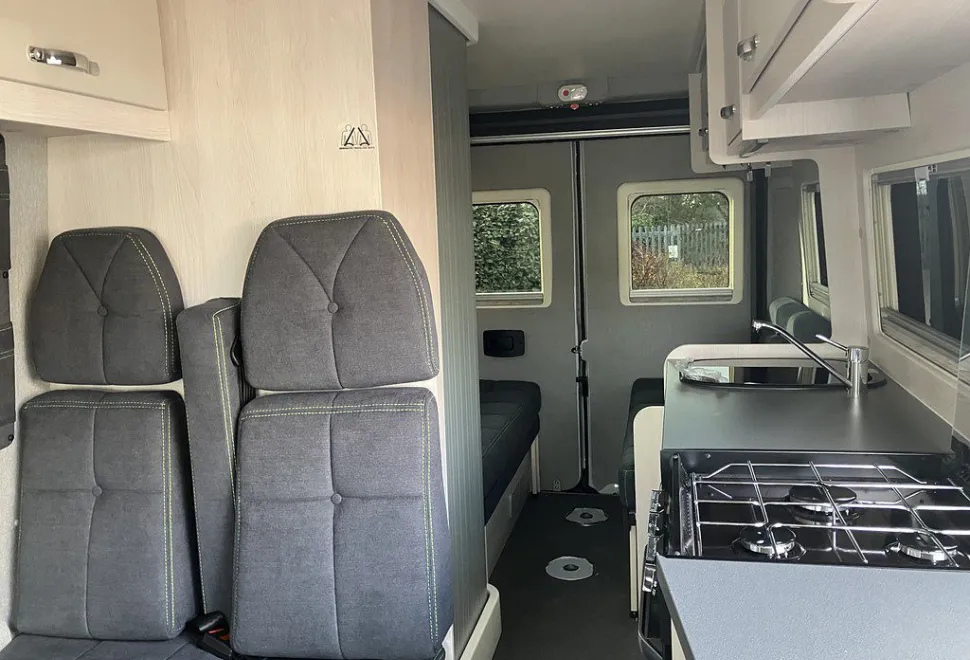 AUTO SLEEPERS  ACTIVE FL635 