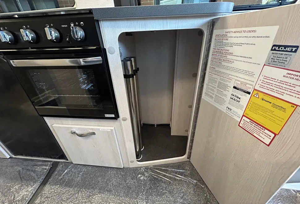 AUTO SLEEPERS  ACTIVE FL635 P 