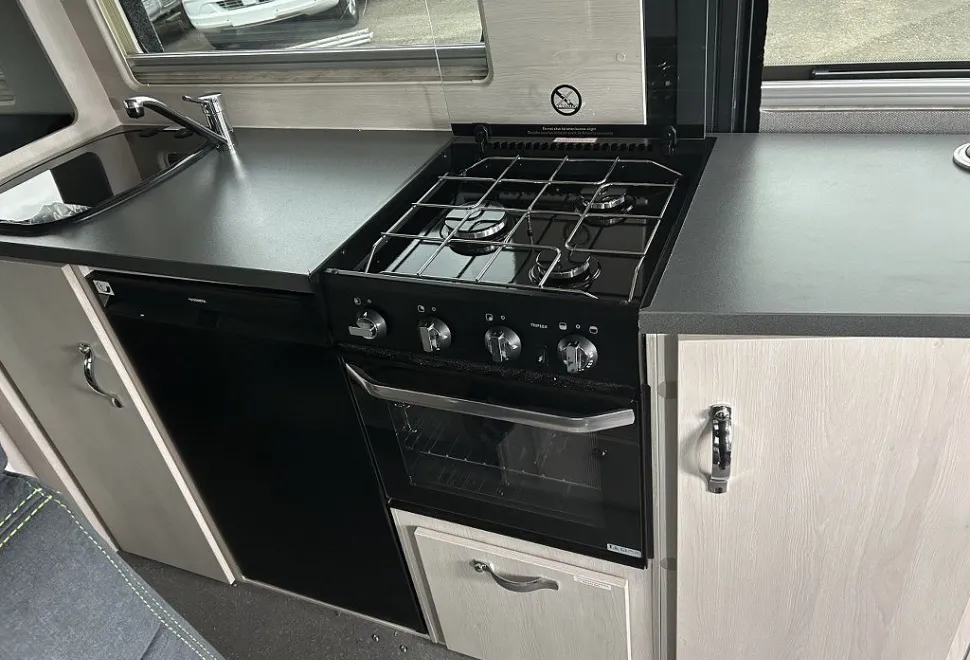 AUTO SLEEPERS  ACTIVE FL635 P 