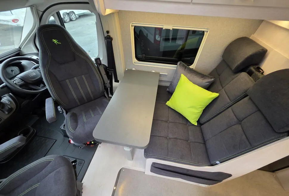 AUTO SLEEPERS  ACTIVE KB635 