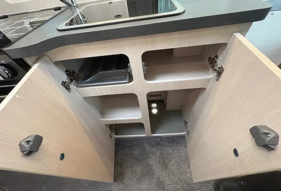 AUTO SLEEPERS  ACTIVE KB635 