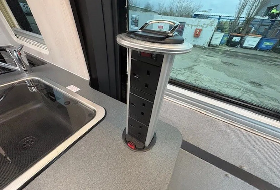 AUTO SLEEPERS  ACTIVE KB635 