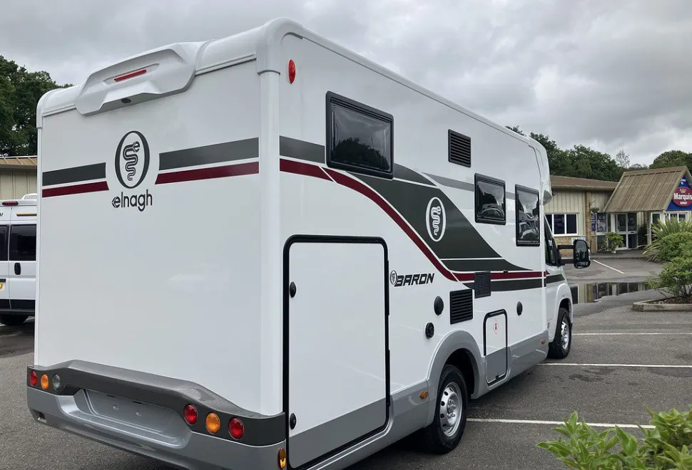 ELNAGH  BARON 560 