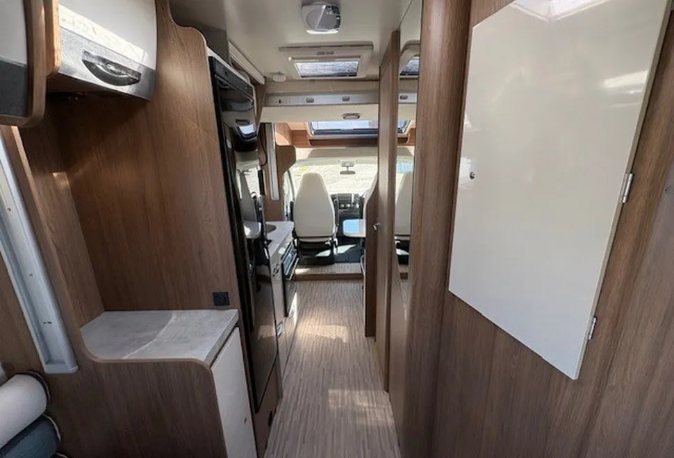 ELNAGH  BARON 530 