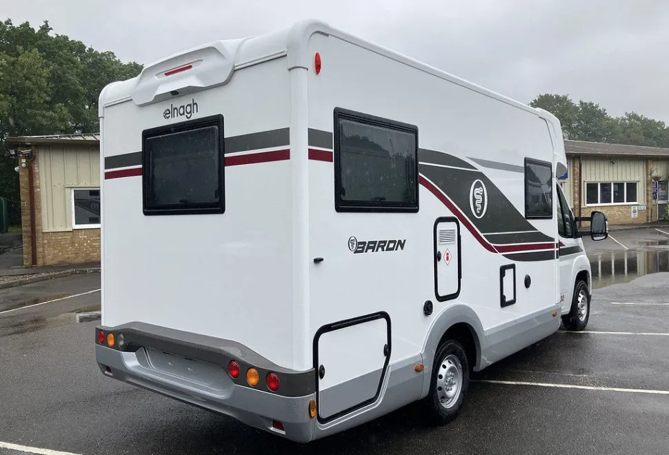 ELNAGH  BARON 530 