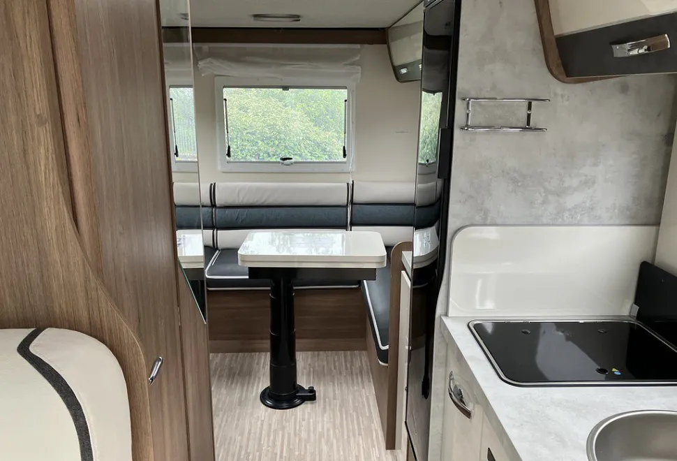 ELNAGH  BARON 530 