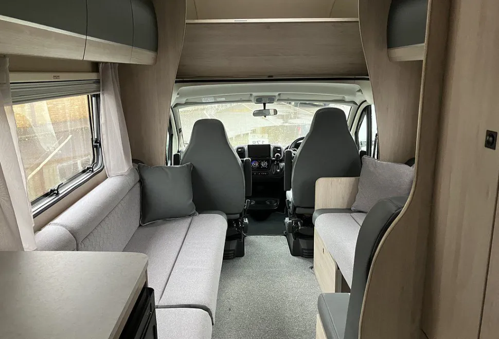 AUTOTRAIL  EXPEDITION C63 