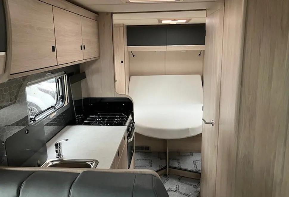 AUTOTRAIL  EXPEDITION C71 
