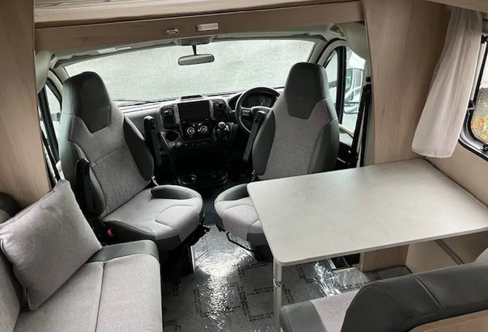 AUTOTRAIL  EXPEDITION C71 