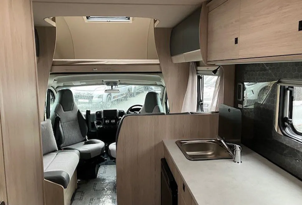 AUTOTRAIL  EXPEDITION C71 