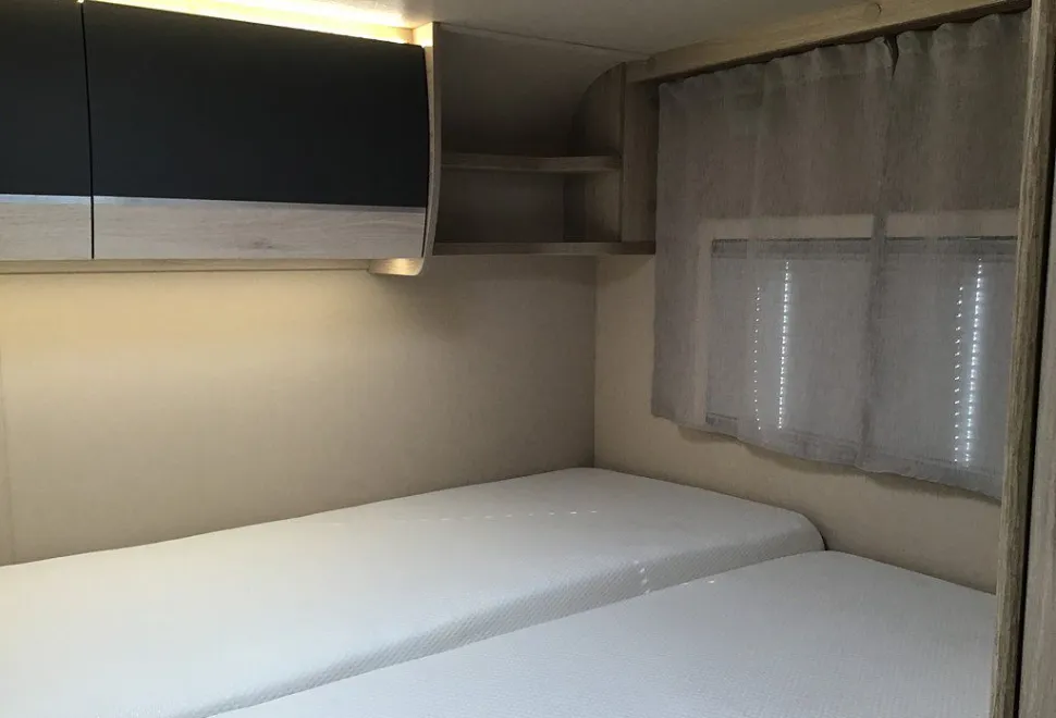 AUTOTRAIL  EXPEDITION C73 