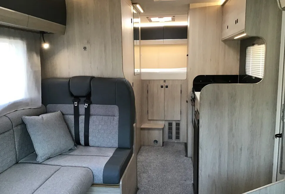 AUTOTRAIL  EXPEDITION C73 