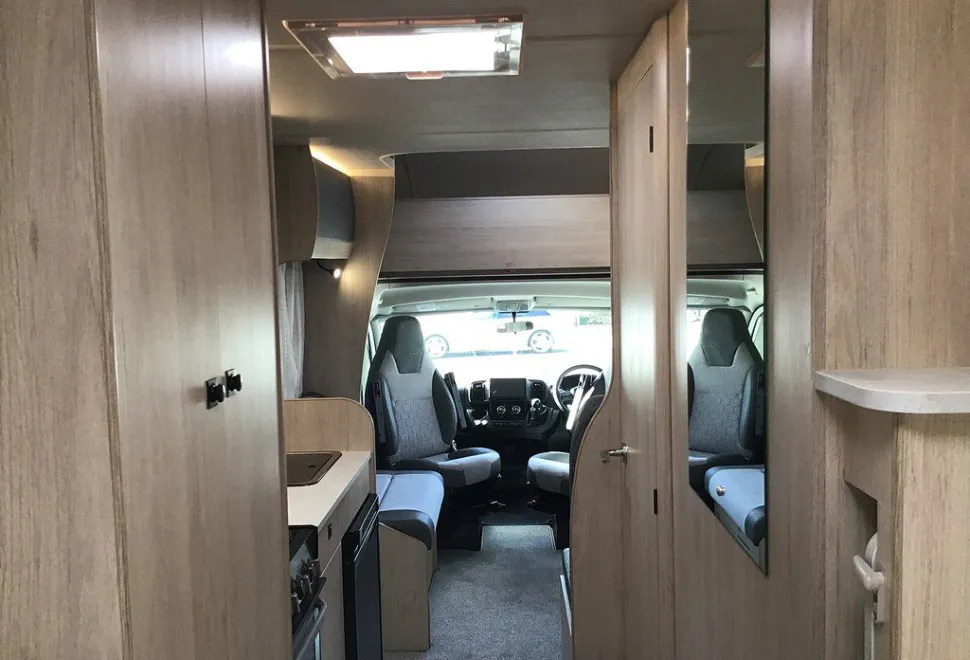 AUTOTRAIL  EXPEDITION C73 