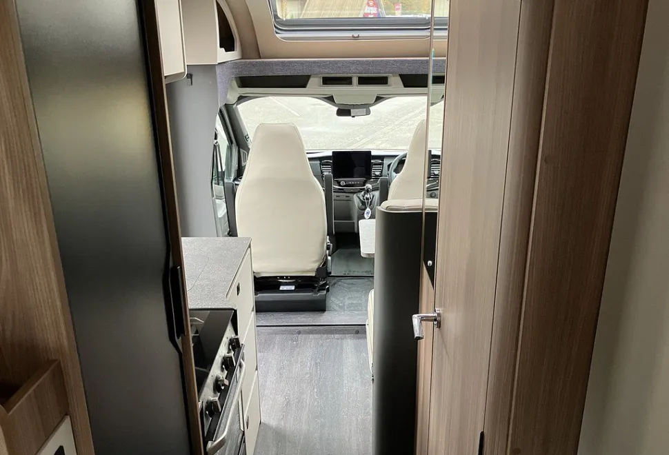 AUTOTRAIL  EXCEL 690T 2026-03-01