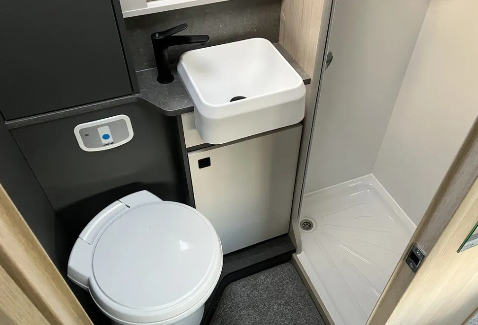 AUTOTRAIL  F-LINE F72 