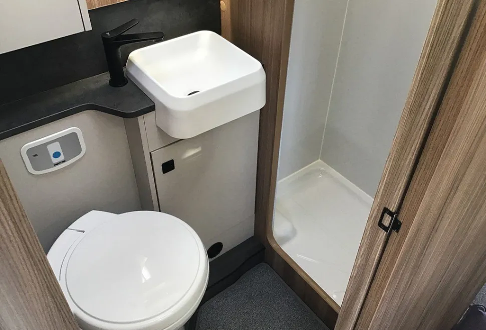 AUTOTRAIL  IMALA 736 