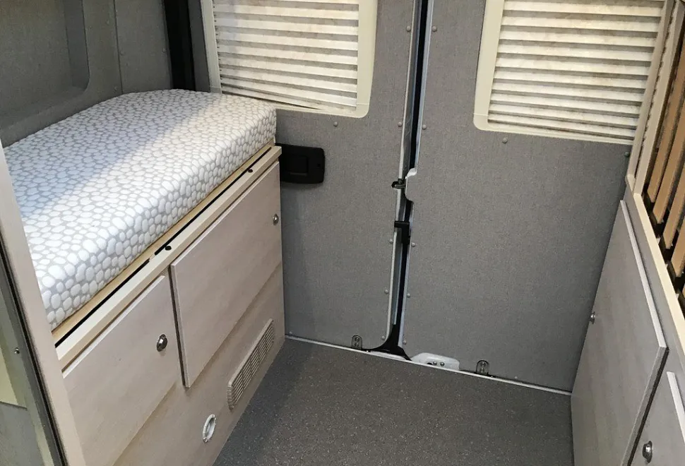 AUTO SLEEPERS  ACTIVE FG635 