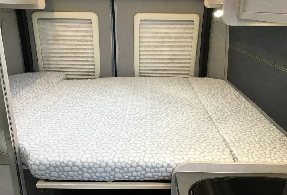 AUTO SLEEPERS  ACTIVE FG635 