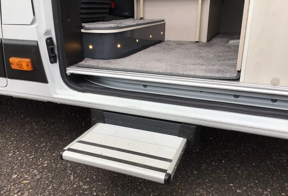 AUTO SLEEPERS  ACTIVE FG635 