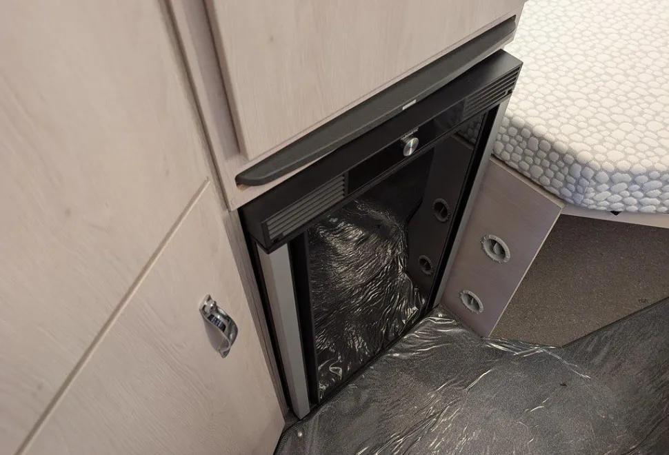 AUTO SLEEPERS  ACTIVE KB635 