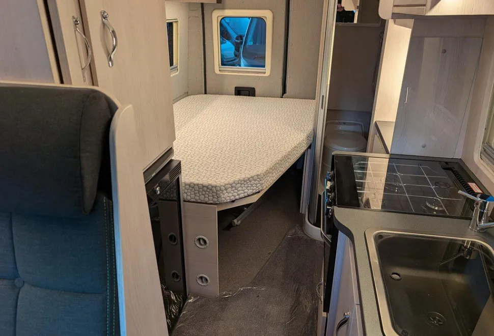 AUTO SLEEPERS  ACTIVE KB635 