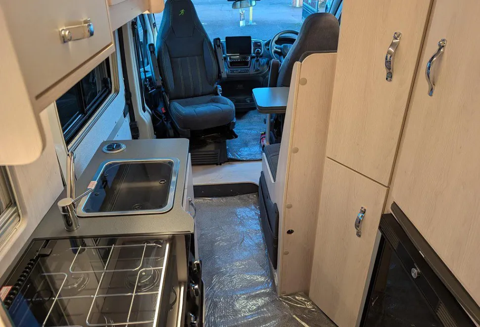 AUTO SLEEPERS  ACTIVE KB635 